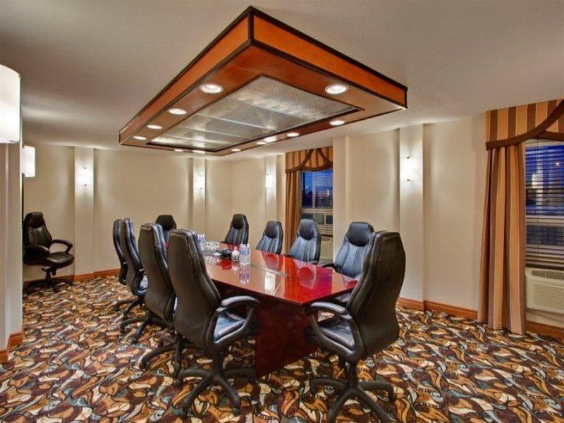 Holiday Inn Calgary Airport By Ihg Зручності фото