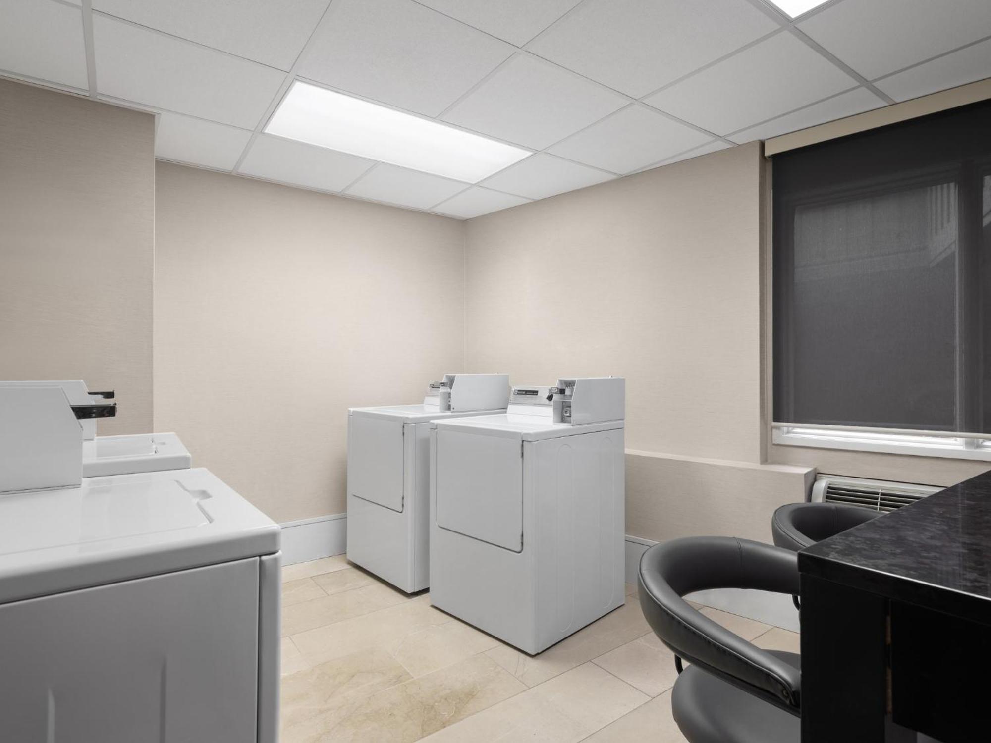 Holiday Inn Calgary Airport By Ihg Екстер'єр фото