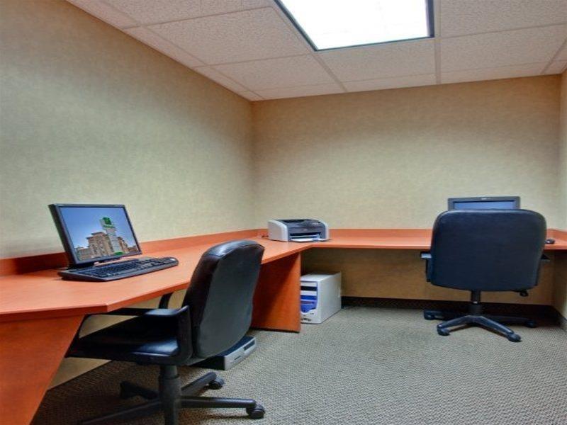 Holiday Inn Calgary Airport By Ihg Зручності фото