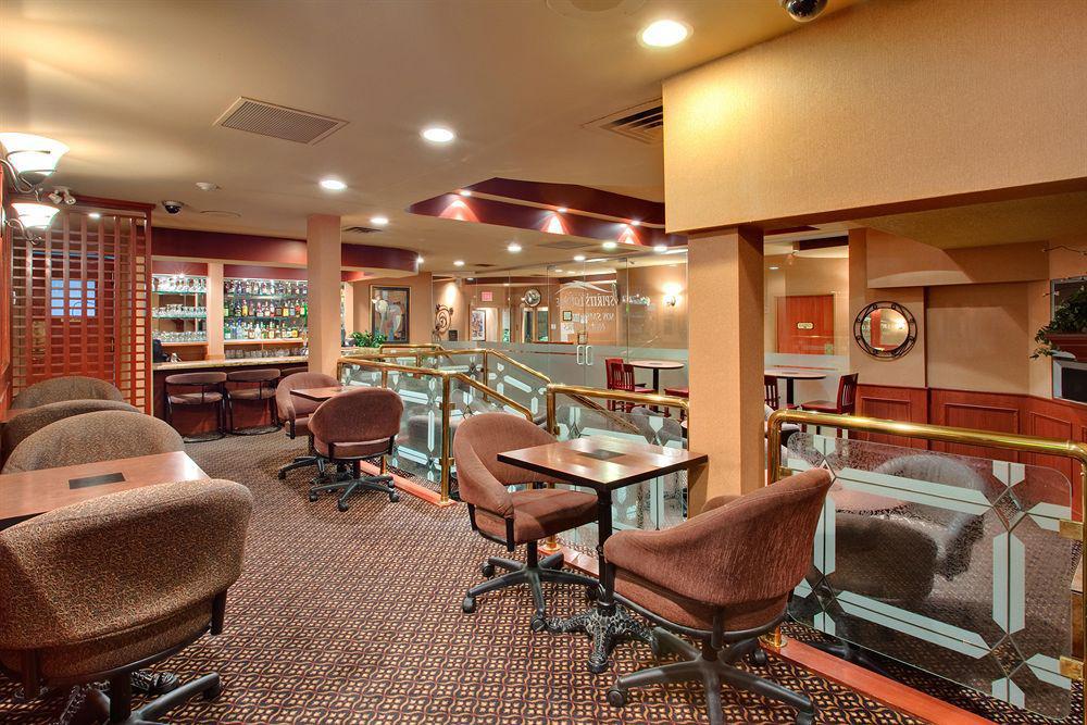 Holiday Inn Calgary Airport By Ihg Ресторан фото